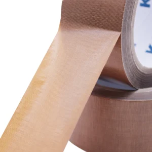 Cinta de Teflón (PTFE) fabricada con fibra de vidrio o PTFE puro y adhesivo de silicona. Alta resistencia a temperaturas hasta 260°C, excelente propiedad antiadherente, resistencia química y durabilidad. Ideal para sellado térmico, embalaje, moldes y aplicaciones industriales.